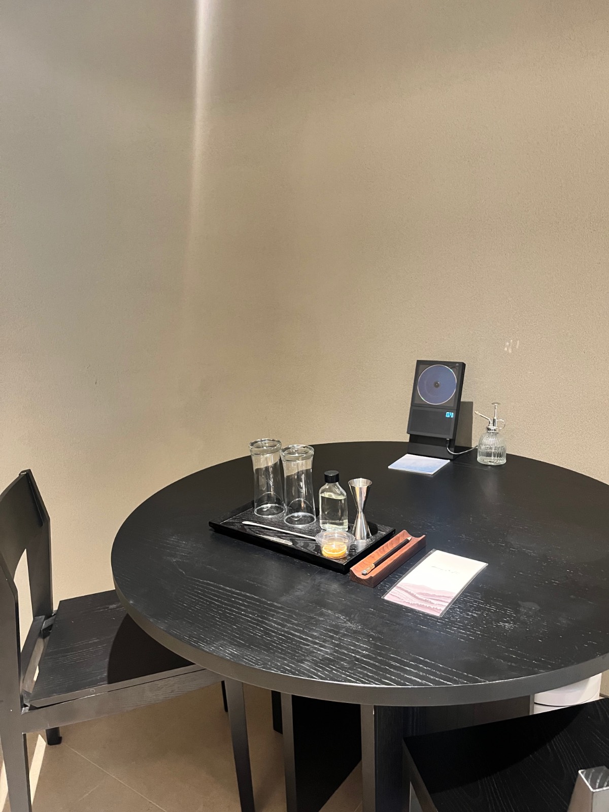 이곳에서 밥을 먹고, 책을 읽었어요 :)