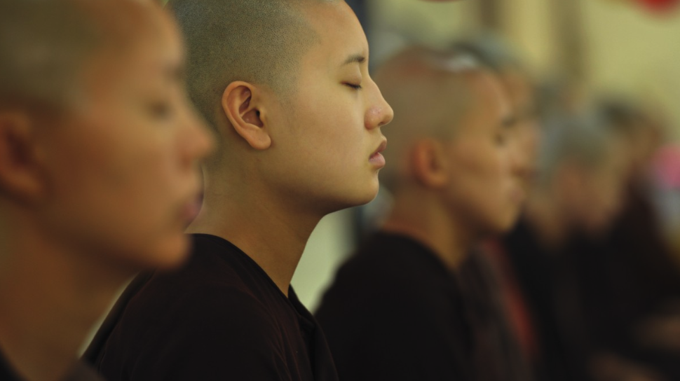 선불교에서는 전통적으로 분석을 멈추고 직관을 깨우는 것을 중요시 합니다.