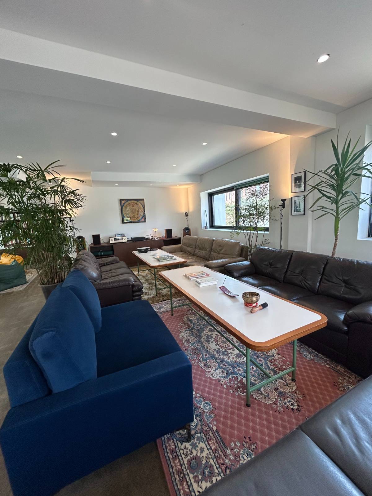 북토크가 열릴 안국동 라운지 아카식의 풍경