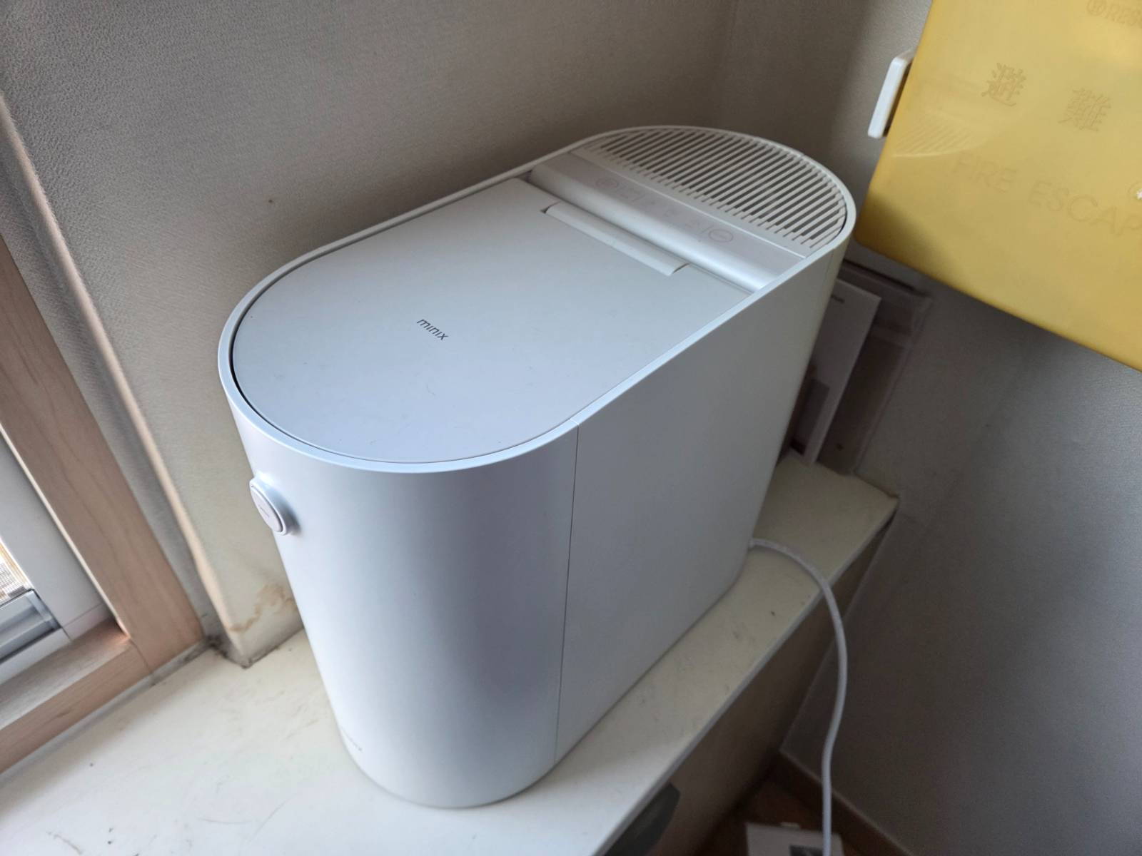 호니가 사용 중인 음처기. 주방엔 공간이 없어서 창가로 데려와 사용 중이에요💦