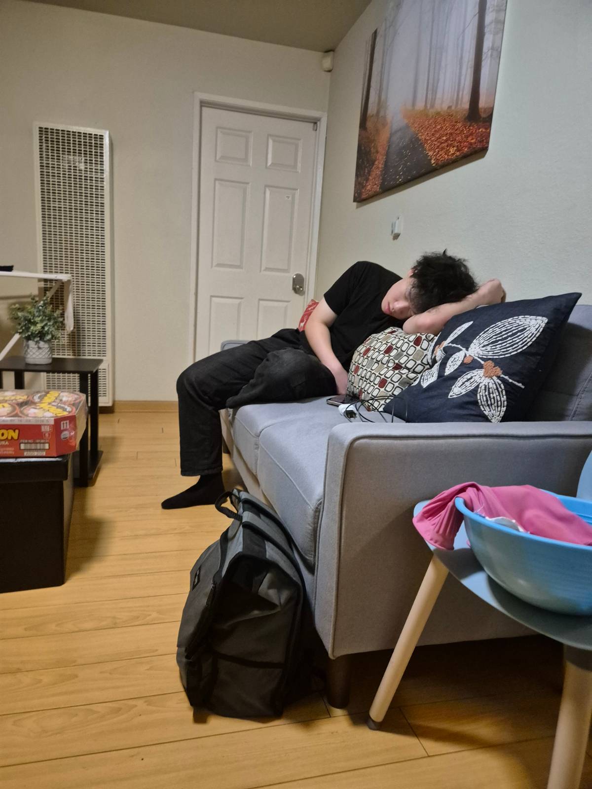 도착 첫날 장거리 비행으로 녹초가 된 아들('25.9.26, 금)