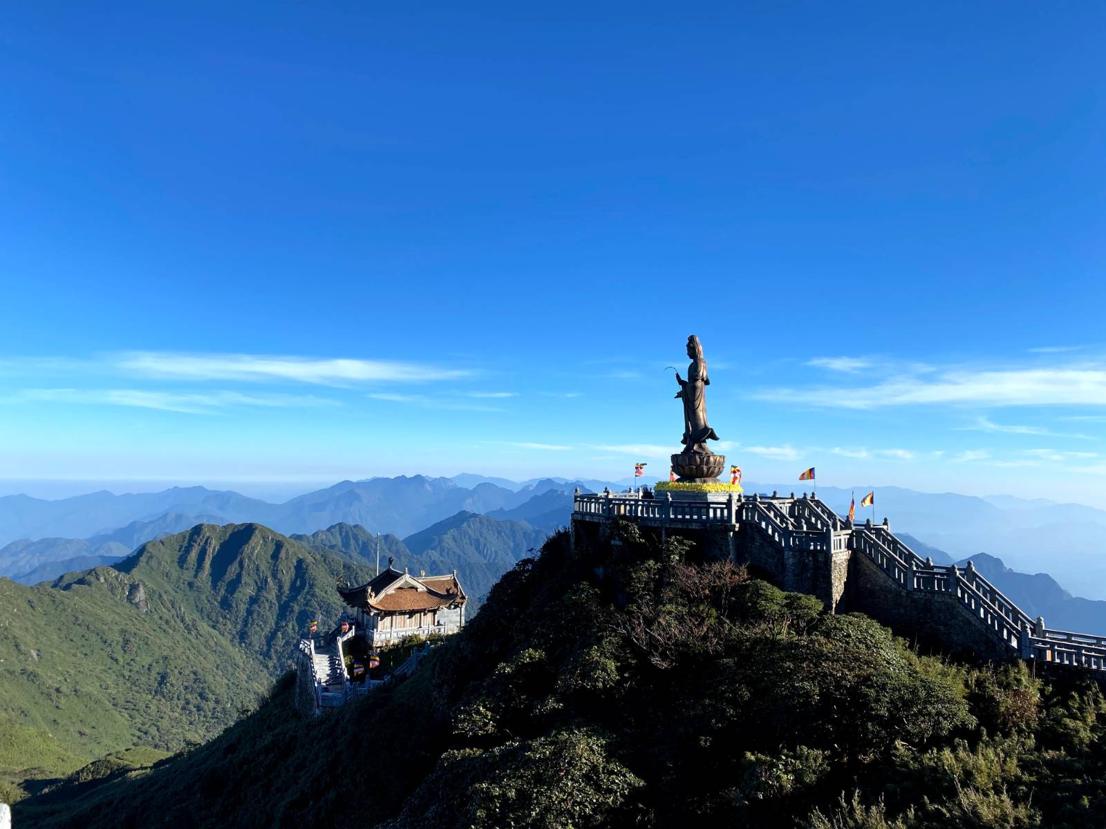 해발 3,143m, ‘인도차이나의 지붕’ 판시판