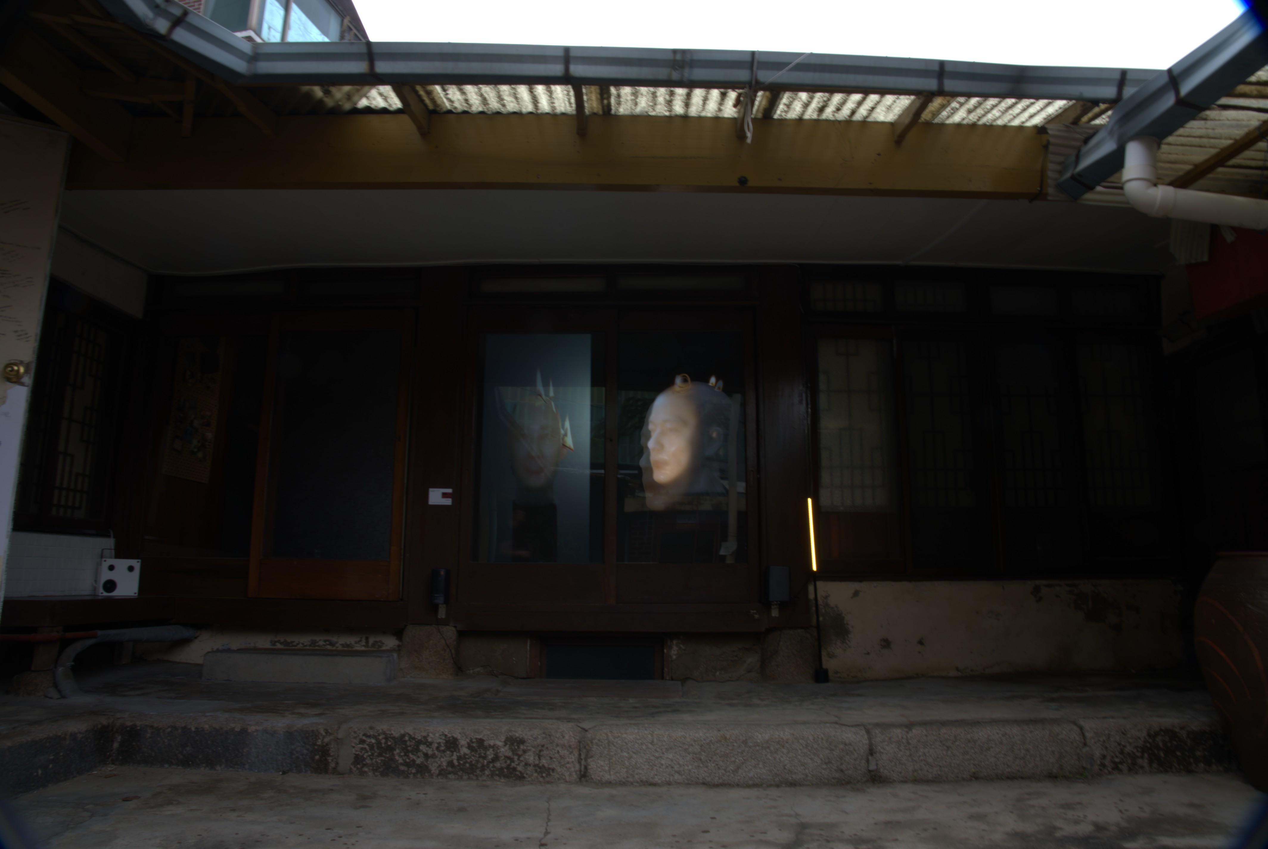 ▲ 2025.10.1-4. '마침 내 극장' <Ms.Kim>, <Mr.Park>(최주연, 2025, 2019) 상영관&nbsp;(사진 제공: 김다영)&nbsp;