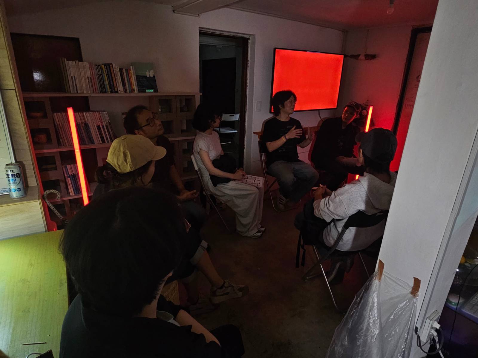 ▲ 2025.10.1-4. '마침 내 극장'&nbsp;빨간 방 토크&nbsp;(사진 제공: 김다영)&nbsp;