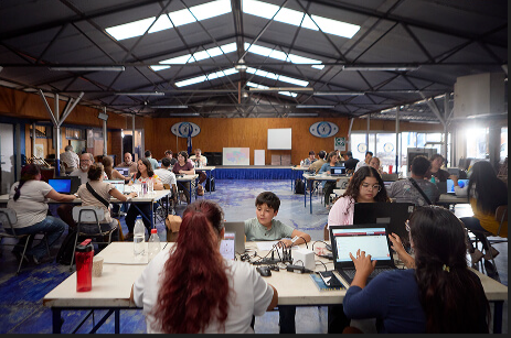 AI로 인한 물부족 문제를 알리기 위해 하루 동안 '휴먼 GPT'가 된 칠레 퀼리 마을 주민들의 실험 ⓒ Quili.AI&nbsp;