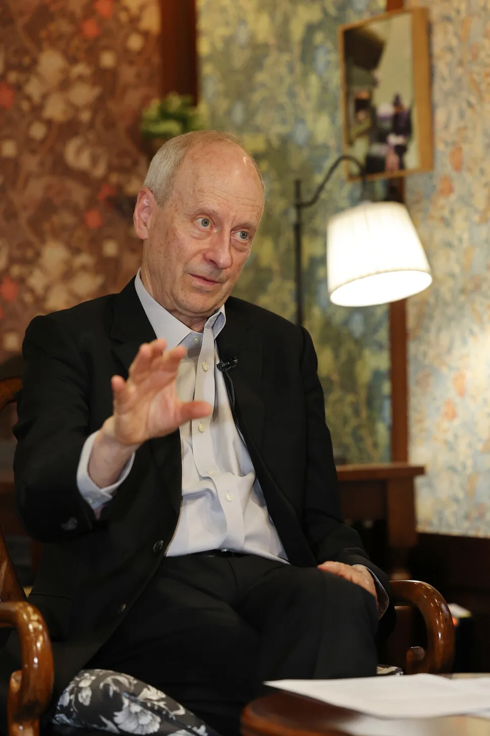 능력주의의 위험성! 취약한 민주주의의 해법?의 썸네일 이미지