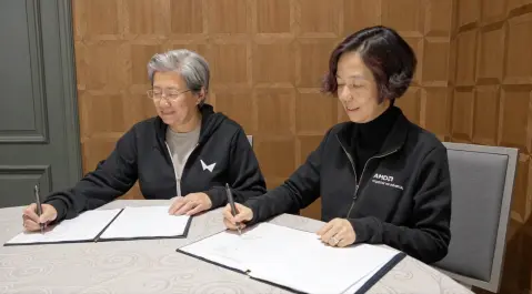 

리사 수 AMD CEO(왼쪽)와 페이페이 리 월드랩스 CEO가 두 회사의 인수 계약서에 서명하고 있다.(출처: Fortune )