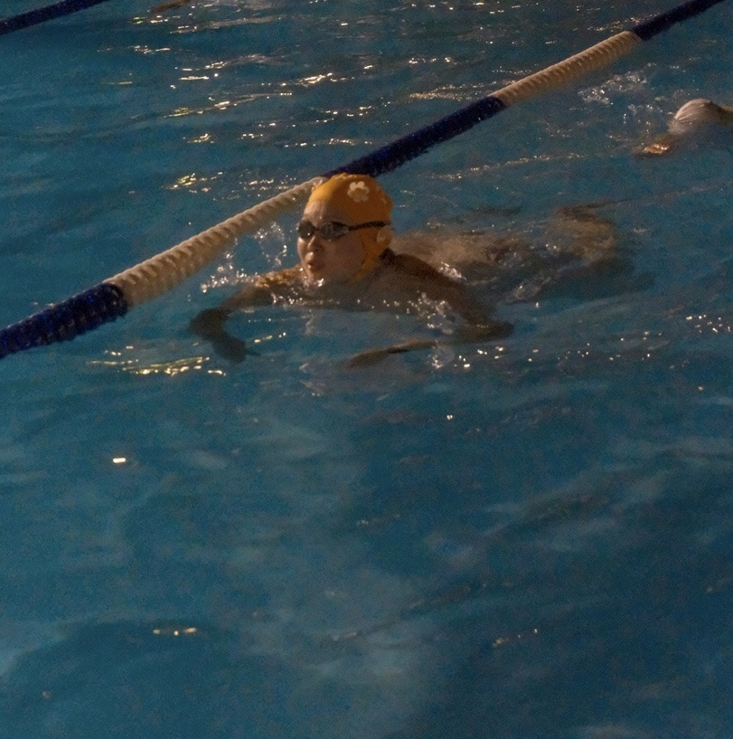 활기-차게 수영하는 저