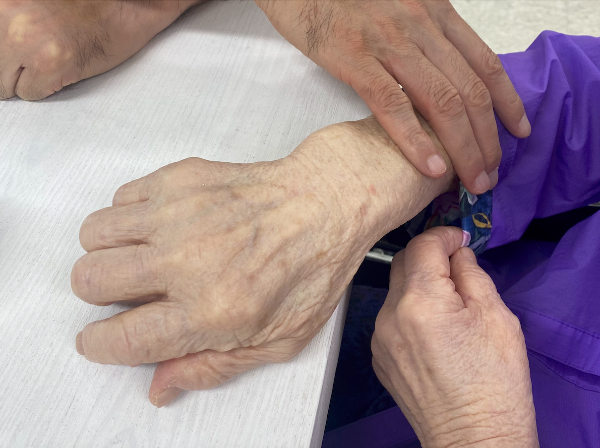 ์ธํ ๋จธ๋์ ์์ ๋ณด๋ฉฐ ์ ๊ตฌ์ญ ๋๋ฅผ ๊ทธ๋ ค๋ด
๋๋ค