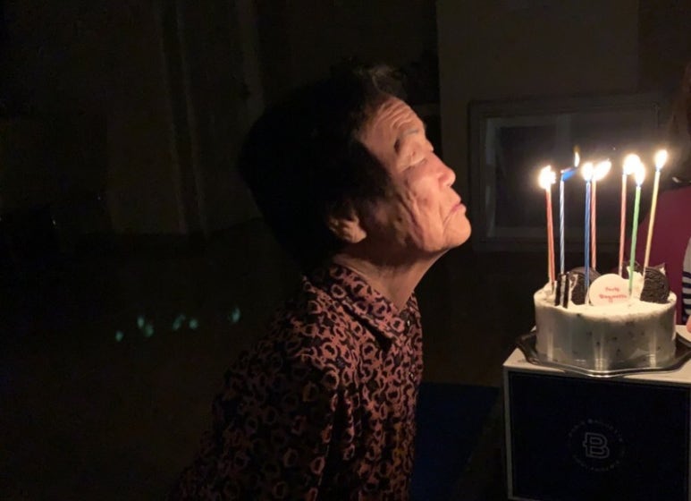 ์ฐ๋ฆฌ ์ง์ ์ค์ ์ฒซ๋ , ํ ๋จธ๋๋ฅผ ํ์ํ๋ ์ผ์ดํฌ