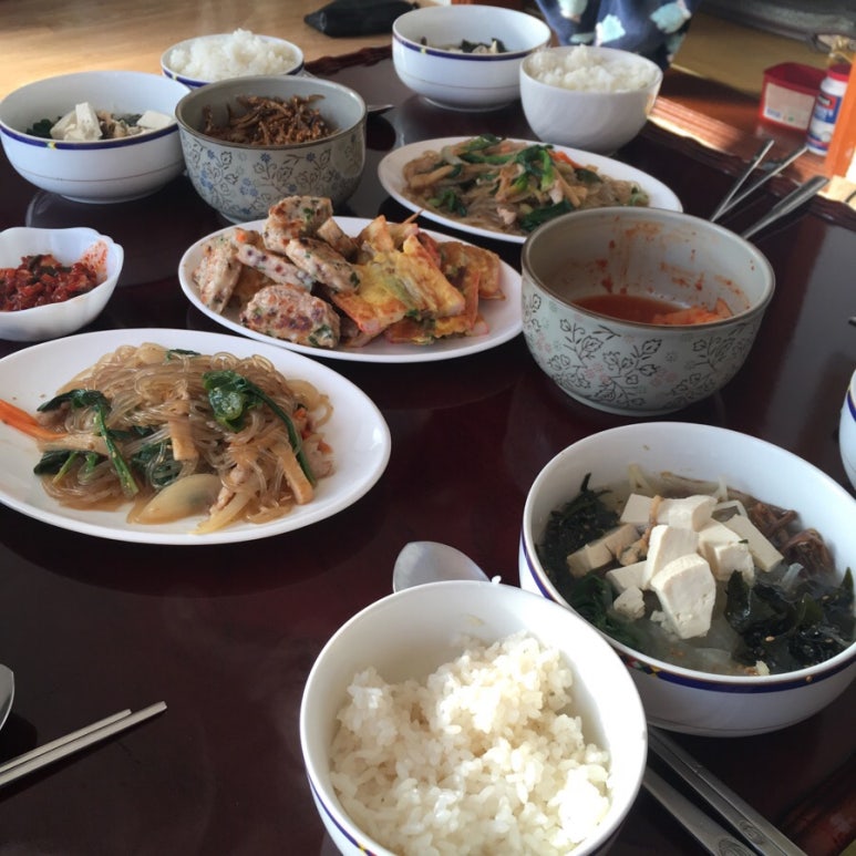 ํต์์ ๋๋ฌผ๋ฐฅ์ด๋ผ๋ ์์์ด ์์ด์