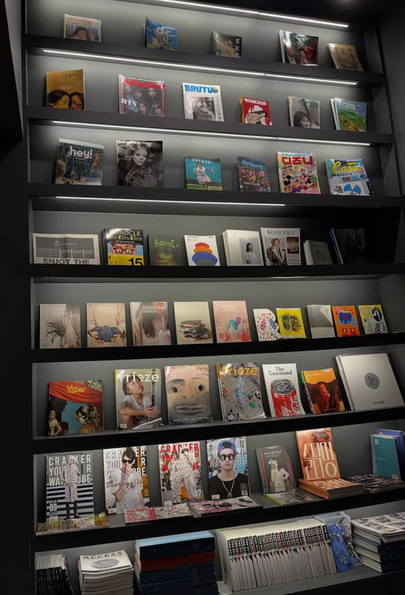 정말로 종이 잡지들로 가득한 곳