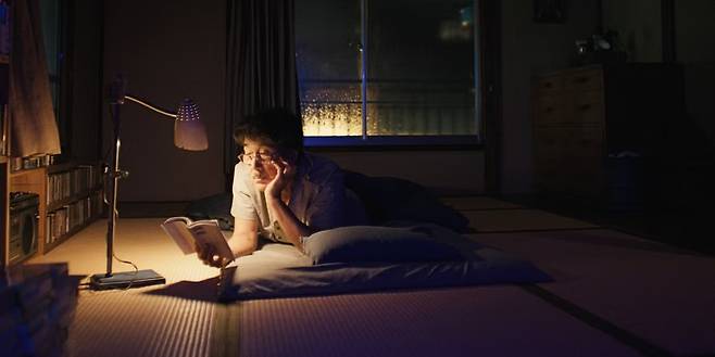 자기 전 책을 읽는 히라야마