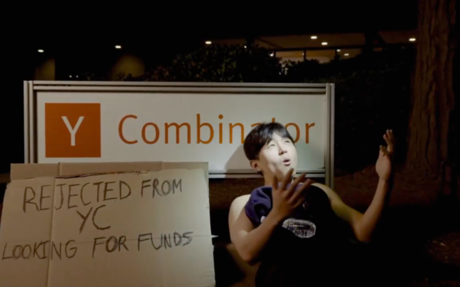 로이 리는 자신을 향한 부정적인 반응과 논란을 의도적으로 마케팅 전략으로 활용하고 있다. 여러 언론과 인터뷰에서 그의 전략에 대해 직접적으로 다루고 있다.