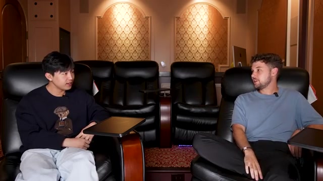 로이 리는 한 인터뷰에서 하버드 입학 취소 후 은둔생활을 이어가던 중 남은 인생을 포기하지 말고 변화해야겠다는 큰 결심을 했다고 전했다(출처: Brett Malinowski 유튜브)