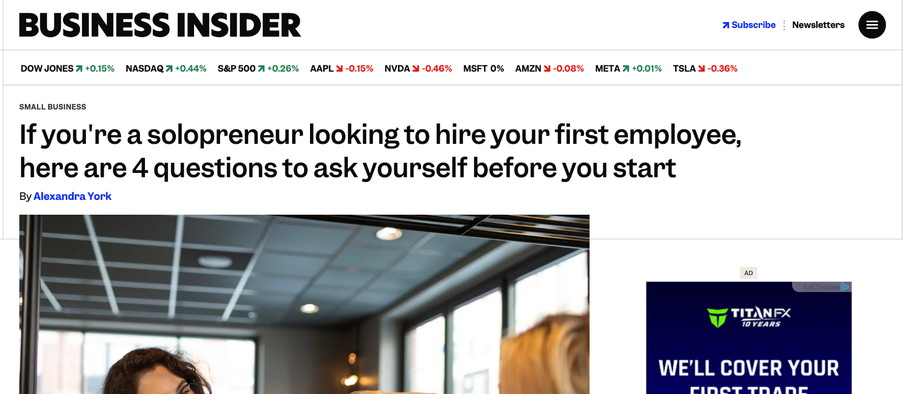 첫 번째 직원 채용은 두려울 수 있지만, Business Insider는 이것이 비즈니스 성장을 가속화하는 중요한 분기점이라고 강조한다.(출처: businessinsider)