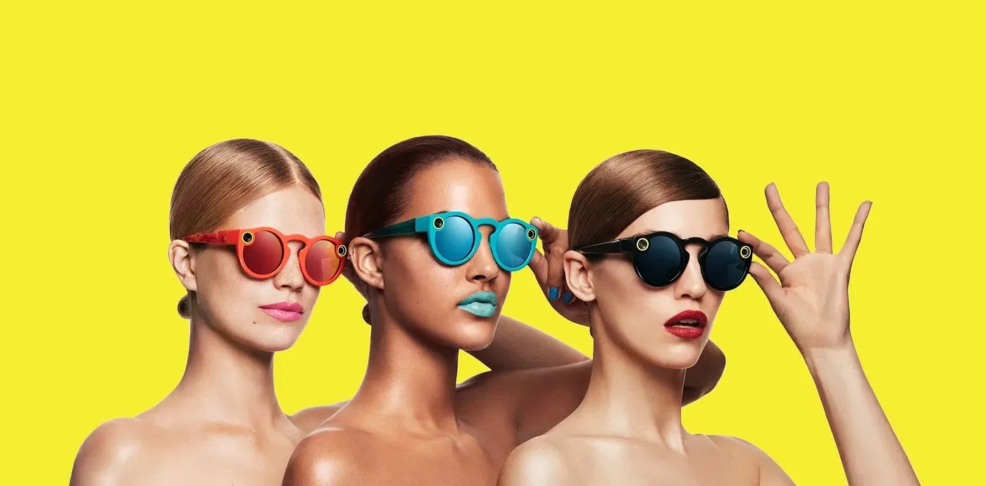 2016년 출시된 1세대 Spectacles.이미지 출처 : spectacles.com