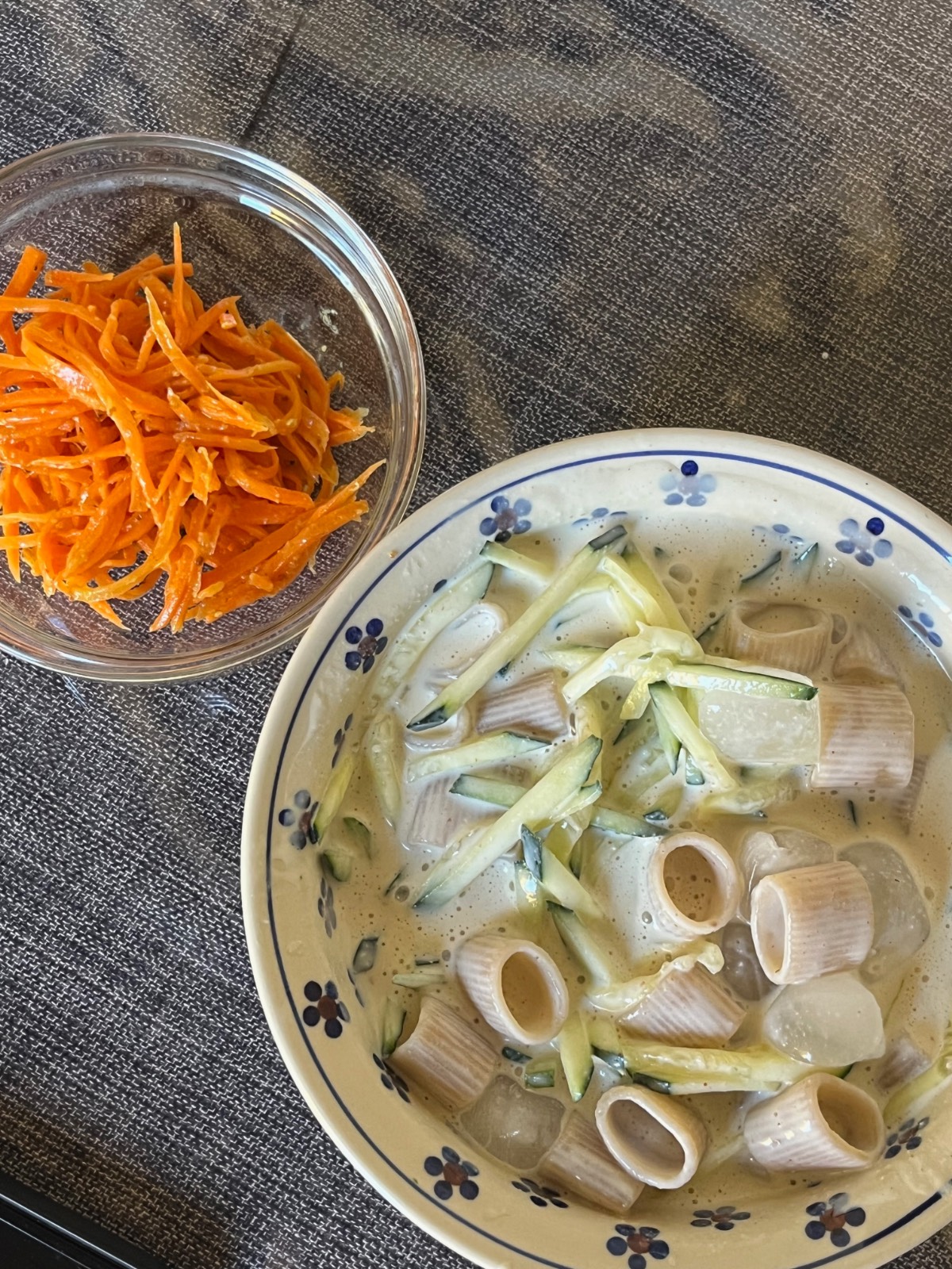 메쩨 마니케로 만든 콩국수
