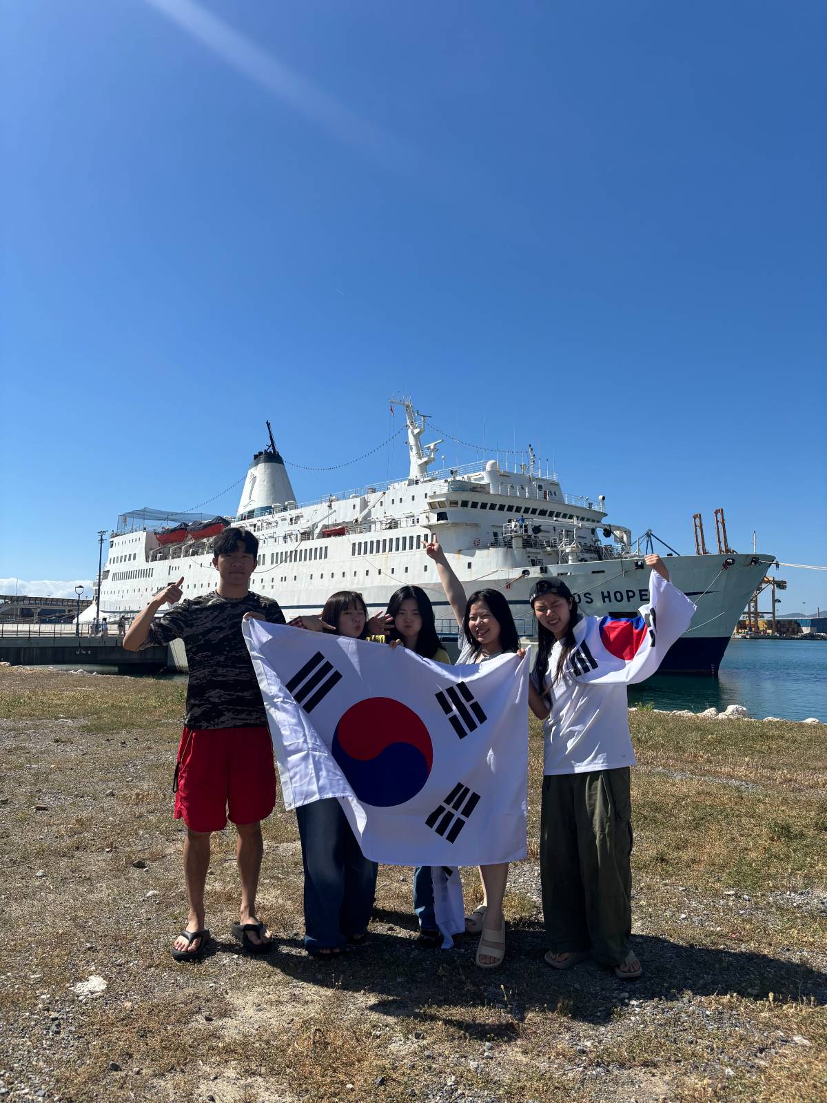 왼쪽부터 은택/하민/새일/수진/연경