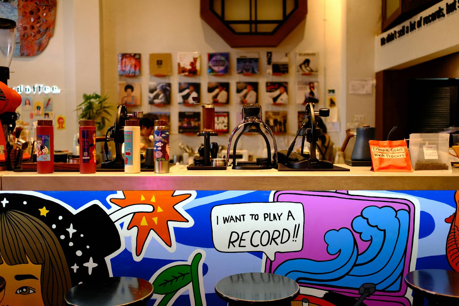 브랜드가 직접 운영한 매장 BGM 사례들: 배경음이 아니라 브랜드 전략이 된 음악들의 썸네일 이미지