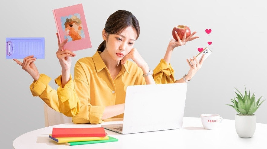 [출처: Naver] 멀티태스킹 하는 사람.