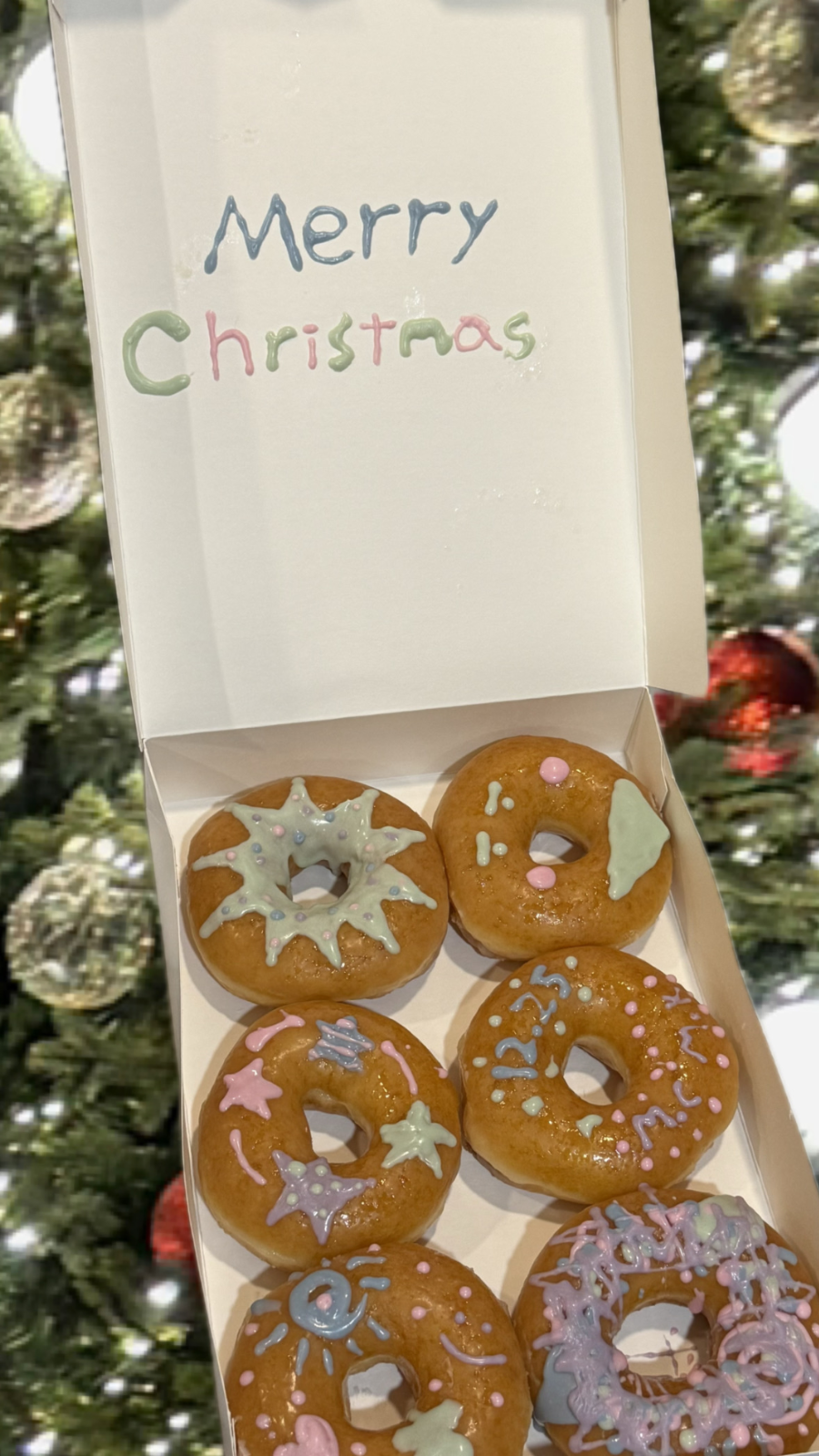 [출처: 마케팅레시피 인터뷰이 제공] ‘메리 크리스마스’ 멘트와 함께 꾸민 크리스피 도넛.