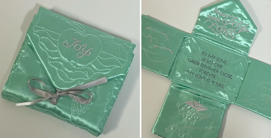 [출처: 블로그 ‘seojini’] 조이 미니 1집 To You 버전 앨범의 패브릭 봉투 외관과 이를 펼친 모습.