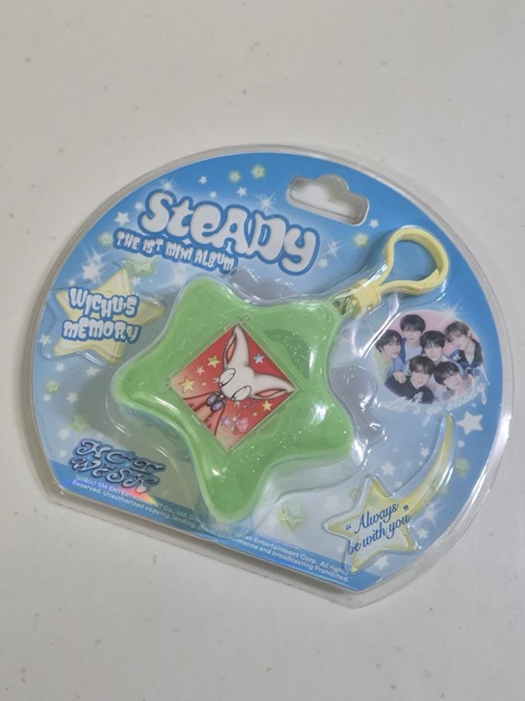 [출처: 마케팅레시피 인터뷰이 제공] NCT WISH 미니 1집 <Steady>(Keyring Ver.).