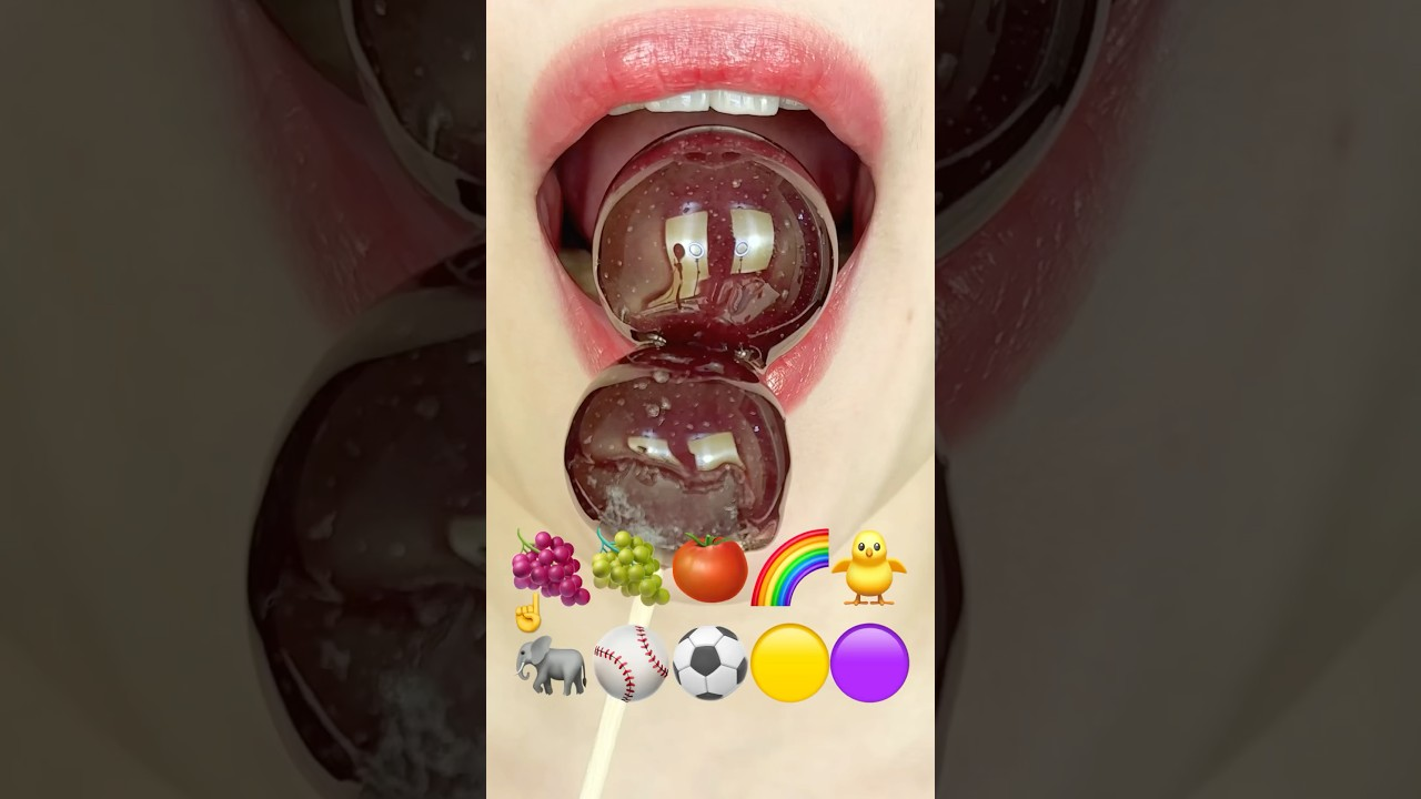 [출처: 유튜브 당비 Dangbee EATING] 탕후루를 깨먹는 모습을 담은 ASMR 숏폼 콘텐츠.