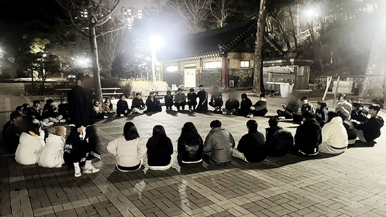 작년 연말 트렌드였던 '경도 모임'*이미지 출처 : 중앙일보