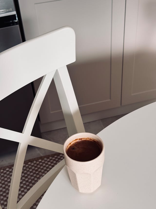 휩쓸리는 주인공 l '글감이 없어요' 의 썸네일 이미지