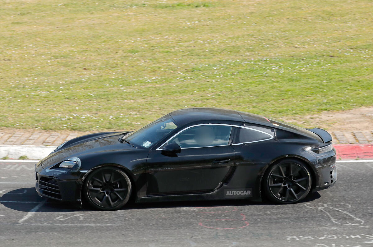 테스트 중인 718 카이맨 EV 모델ⓒ AUTOCAR