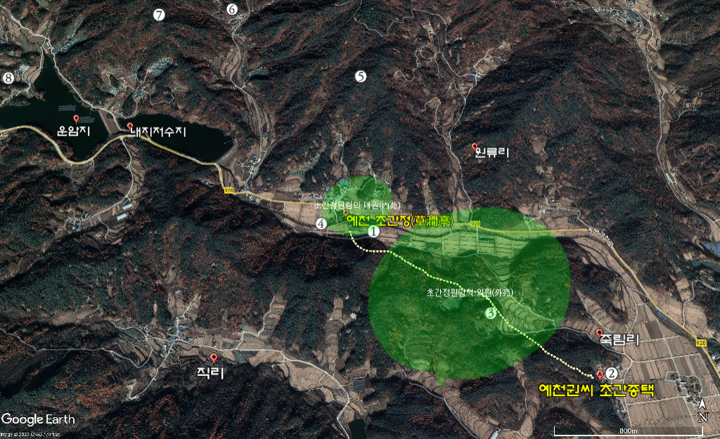 <예천 초간정 원림 공간 구조 위성지도> 초간정 원림의 내원과 외원 권역을 표시한다. 예천 초간정과 초간종택은 2㎞ 떨어졌으며 운암지와 내지저수지에서 초간정 계류로 물이 흘러든다. ① 초간정 원림 ② 예천권씨 초간종택 ③ 외원길 ④ 금곡천 ⑤ 용문산 자락 ⑥ 용문사 ⑦ 매봉 자락 ⑧ 국사봉 자락