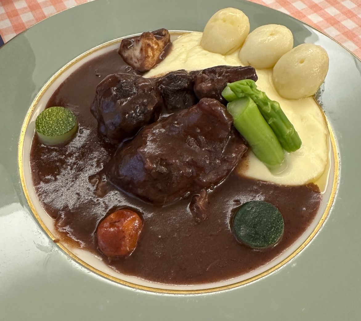 뵈프 브루기뇽 24000원 / @헤이즈진