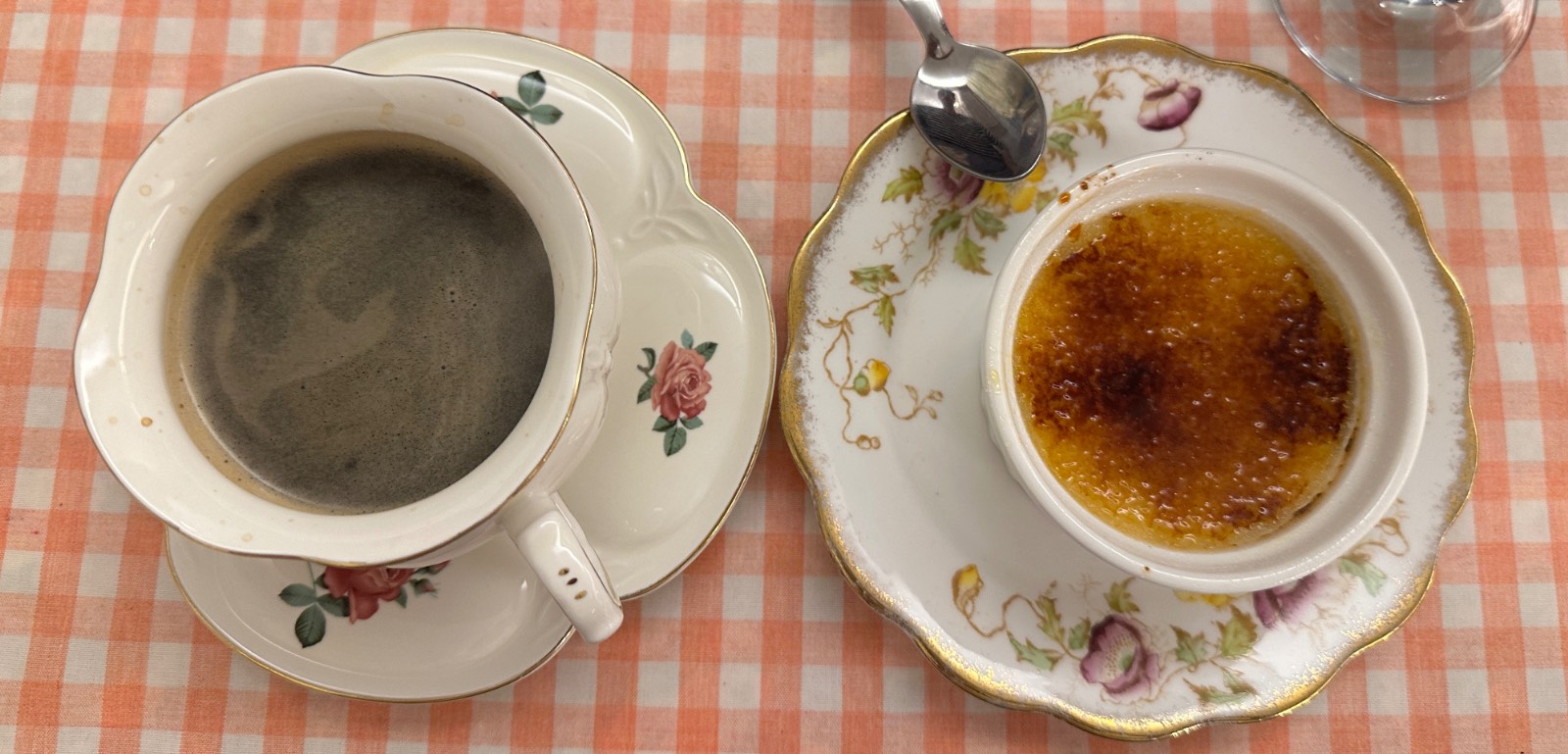 왼쪽 커피 3000원 / @헤이즈진