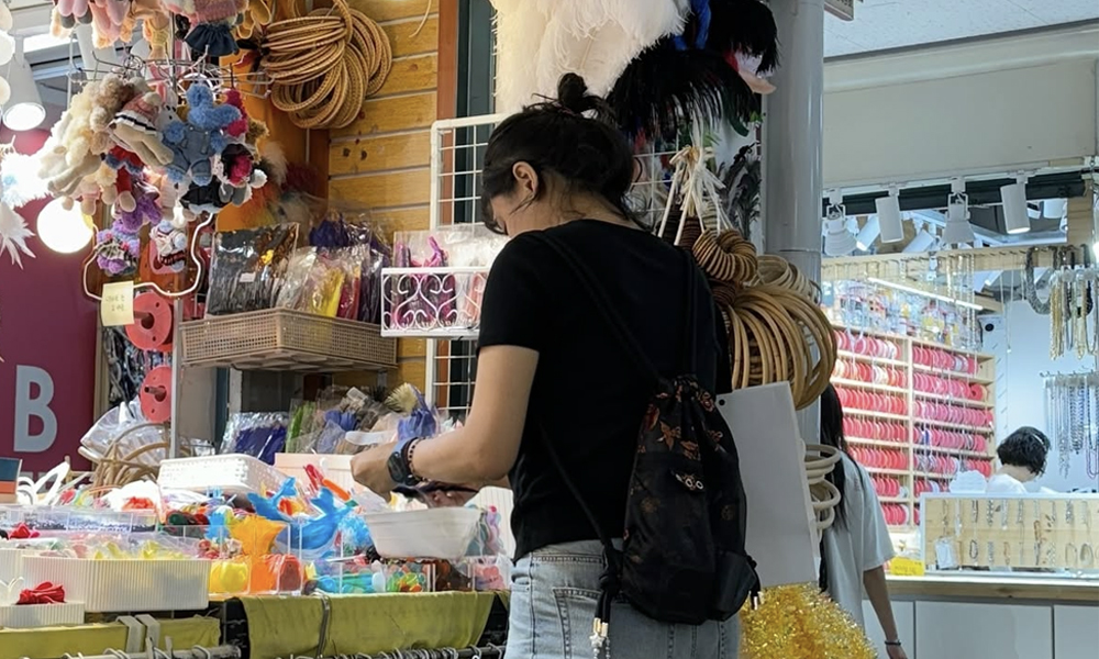 무아지경 재료 쇼핑 중