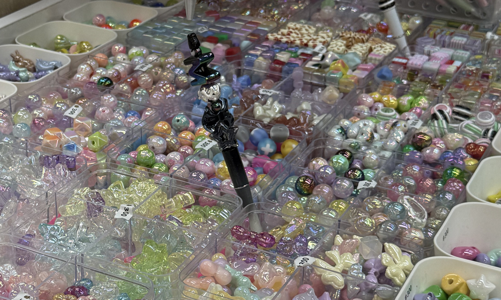 동대문은 요즘 볼펜꾸미기 전성시대