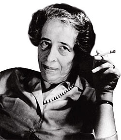 한나 이렌트가 말했던 전체주의는 언어에서 부터 온다라는 말이 생각 나는 부분이기도 해요.