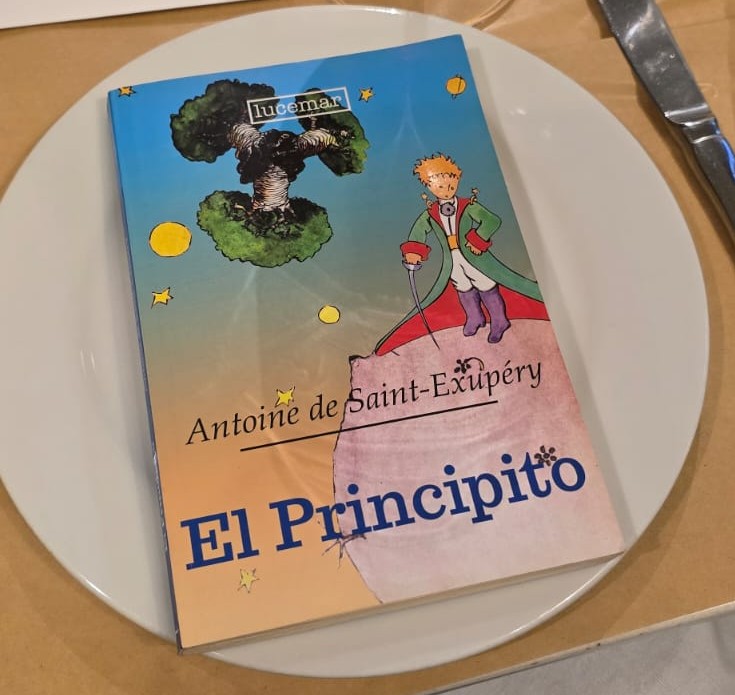 직접 참가자가 가져온 어린왕자 스페인어본 El Principito