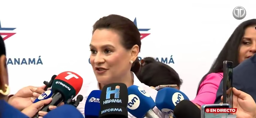 &nbsp; Ilya Espino de Marotta hace historia: es la primera mujer en asumir el Canal de Panamá&nbsp;&nbsp;