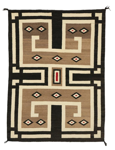 나바호족의 직물. 우측 상단 모서리를 보면 한 올이 나간 것처럼 가로줄이 보이는데요, 의도적으로 넣은 영혼의 통로라고 합니다.