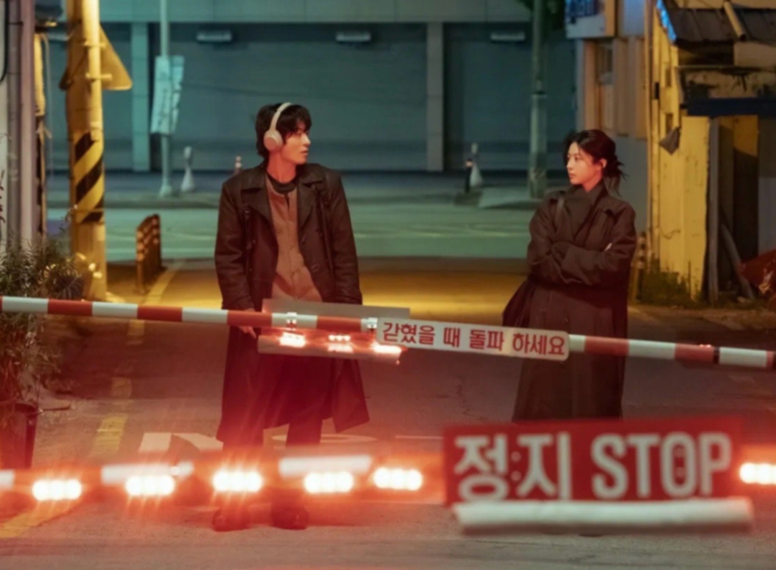 JTBC ๋๋ผ๋ง <๋ชจ๋๊ฐ ์์ ์ ๋ฌด๊ฐ์นํจ๊ณผ ์ธ์ฐ๊ณ ์๋ค>