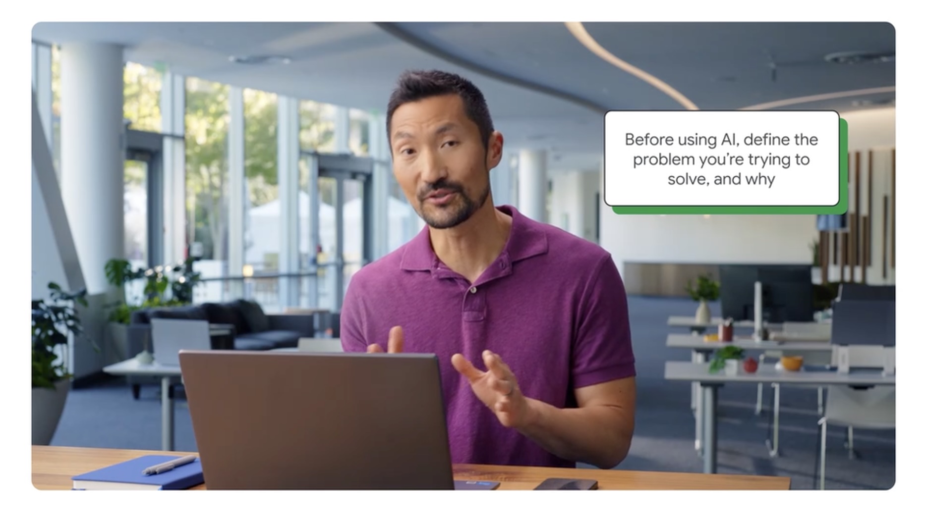 구글의 VP of Product Management, YUL은 AI 도구를 사용할 때 (1) 무엇이 문제인가? (2) 무엇을 해결하려고 하는가? (3) 왜 해결해야 하는가?를 먼저 생각하라고 강조합니다.&nbsp;©Coursera