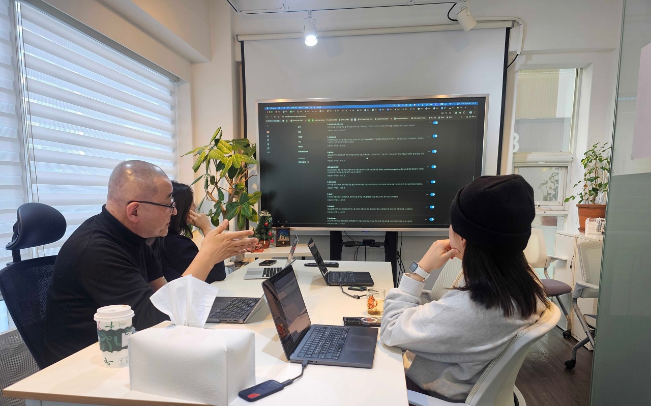 저희 팀에서는 봇 자료와 회사 정보를 클로드 스킬에 옮기는 작업중입니다.