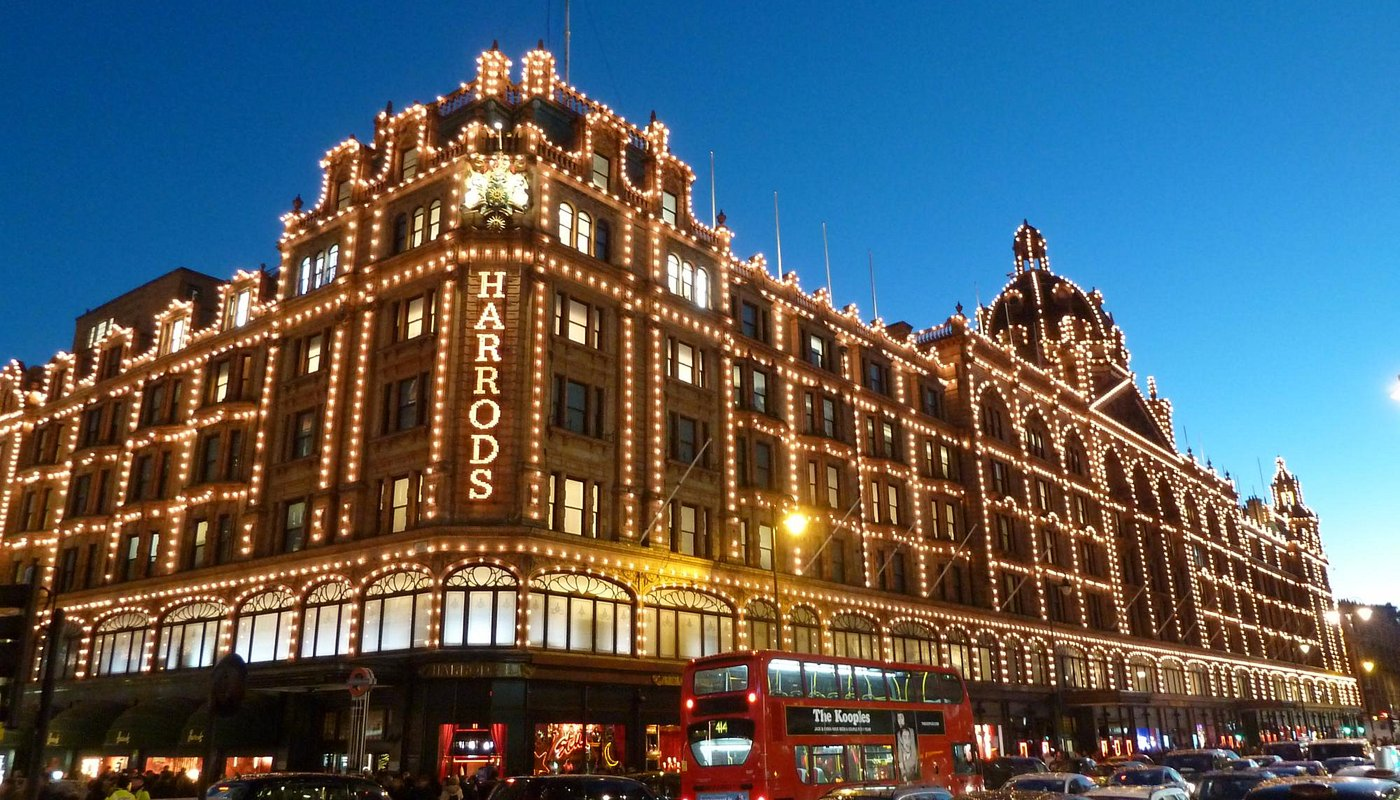 저녁이 되면 11,500개의 불이 밝혀지는 해롯 백화점