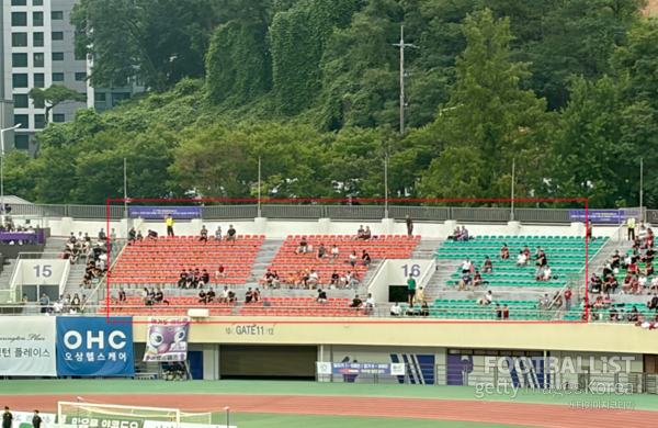 안양-포항전 중립석 운영 (출처=풋볼리스트 김진혁 기자, https://www.footballist.co.kr/news/articleView.html?idxno=211831)