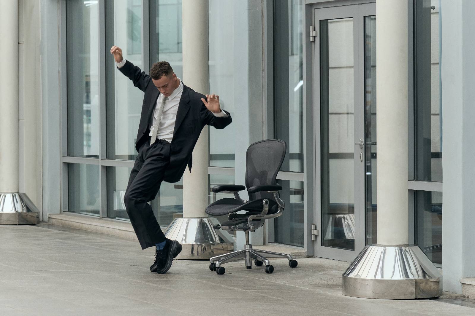 데상트 하이브리드 신발 신고 그대와 함께 춤을