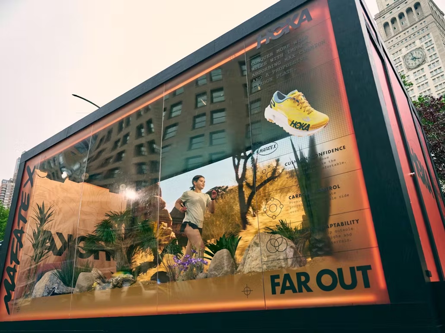 호카의 컨테이너 박스에서 마페테 X를 체험 중인 러너 ⓒJellyfish