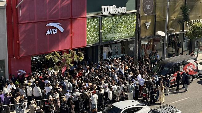 미국인 수백명 줄세웠다…싸구려 인식깨고 안타 친 中운동화&nbsp;