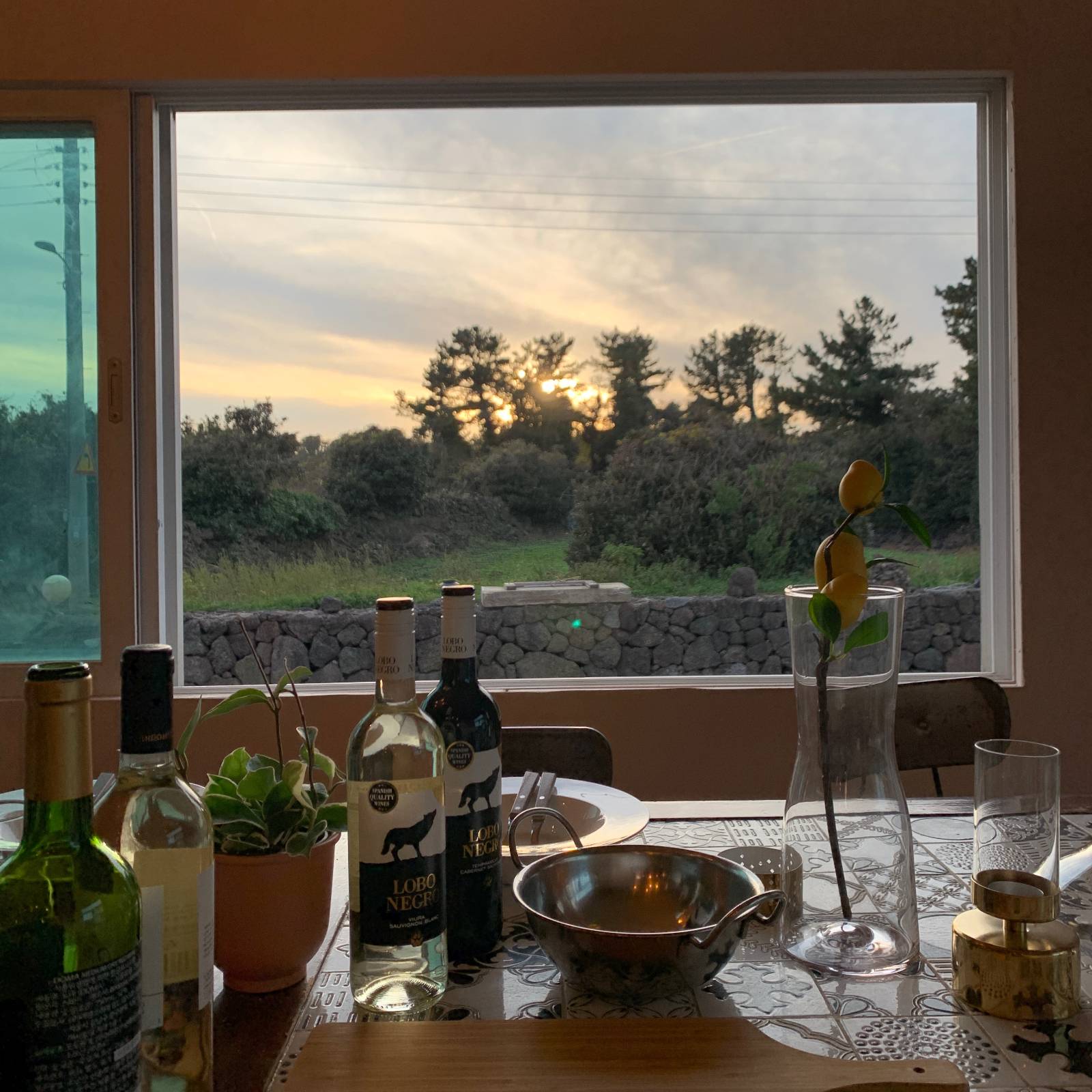 제주도 게스트하우스에서 29살 12월 31일날 마지막 일몰을 바라보며 찍은 사진